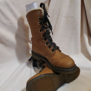 Aimilitia Dr. Martens